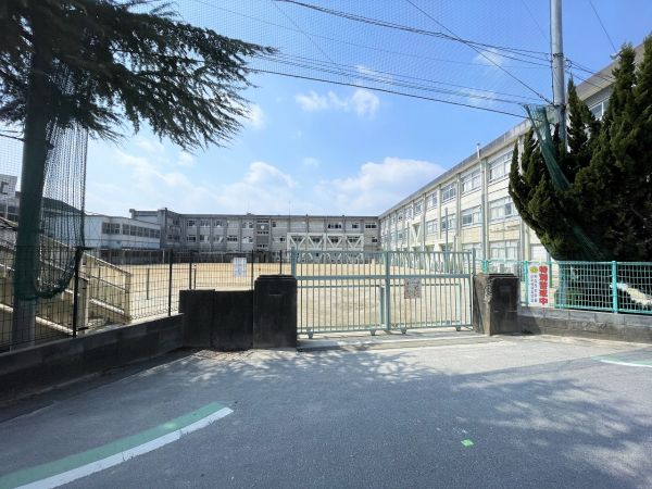 富雄北小学校 490m 写真撮影日：2025-04-05 