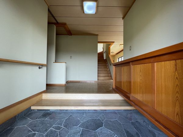 玄関  写真撮影日：2025-04-05