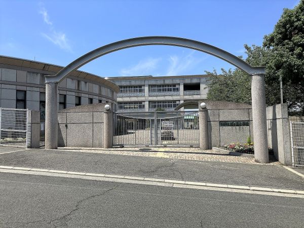 旭ケ丘小学校 550m 写真撮影日：2025-04-25 
