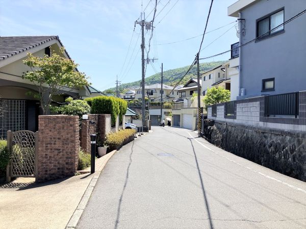 前面道路含む現地写真  写真撮影日：2025-05-08