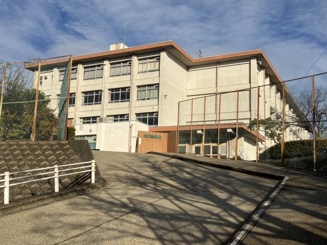 富雄南中学校 1290m 写真撮影日：2025-07-26