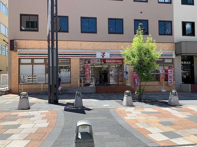 セブンイレブン奈良三条町店 210m 写真撮影日：2025-09-13