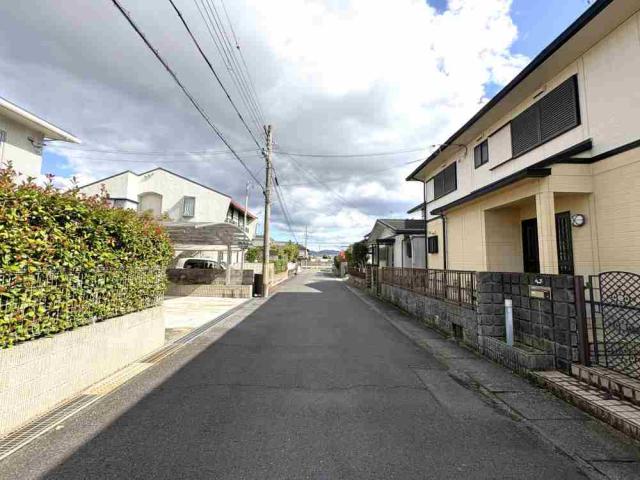 前面道路含む現地写真  写真撮影日：2025-11-01