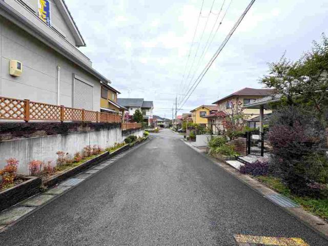 前面道路含む現地写真  写真撮影日：2025-11-09