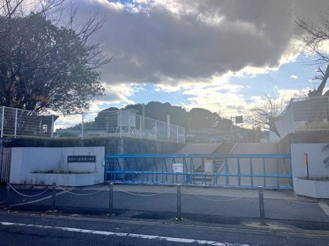 畝傍南小学校 820m 写真撮影日：2025-10-03