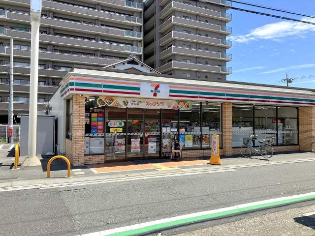 セブンイレブン香芝五位堂3丁目店 110m 写真撮影日：2026-04-26