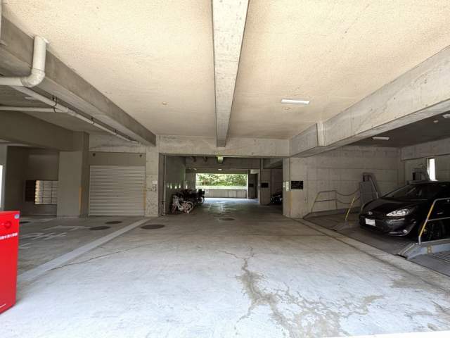 駐車場(共用設備)  写真撮影日：2026-07-24