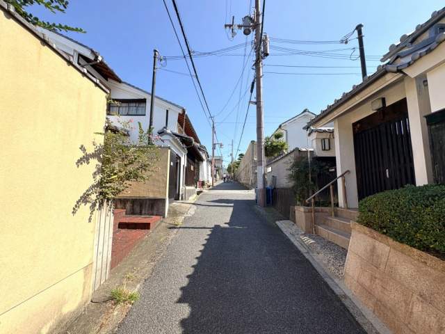 前面道路含む現地写真  写真撮影日：2026-10-16
