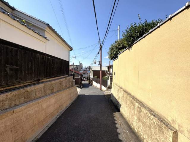 前面道路含む現地写真  写真撮影日：2026-10-16