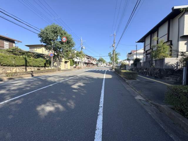 前面道路含む現地写真  写真撮影日：2026-10-17