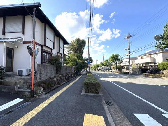前面道路含む現地写真  写真撮影日：2026-10-17