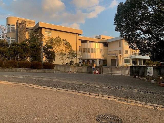 真弓小学校 350m 写真撮影日：2026-10-17