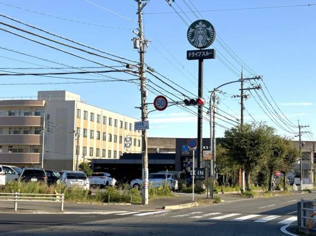 スターバックスコーヒー北生駒ならやま大通り店 750m 写真撮影日：2026-10-17