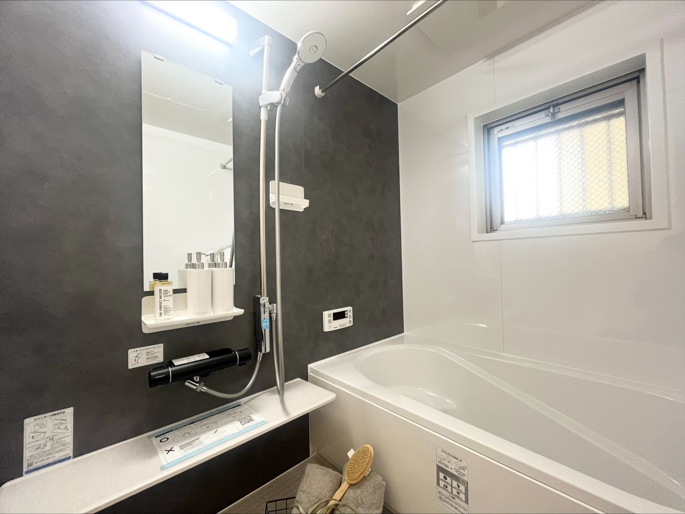 足をゆったり伸ばせる浴槽で一日の疲れも取れます。 写真撮影日：4/6/26, 12:00 AM