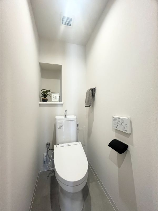 棚には小物を置けて便利です 写真撮影日：4/6/26, 12:00 AM