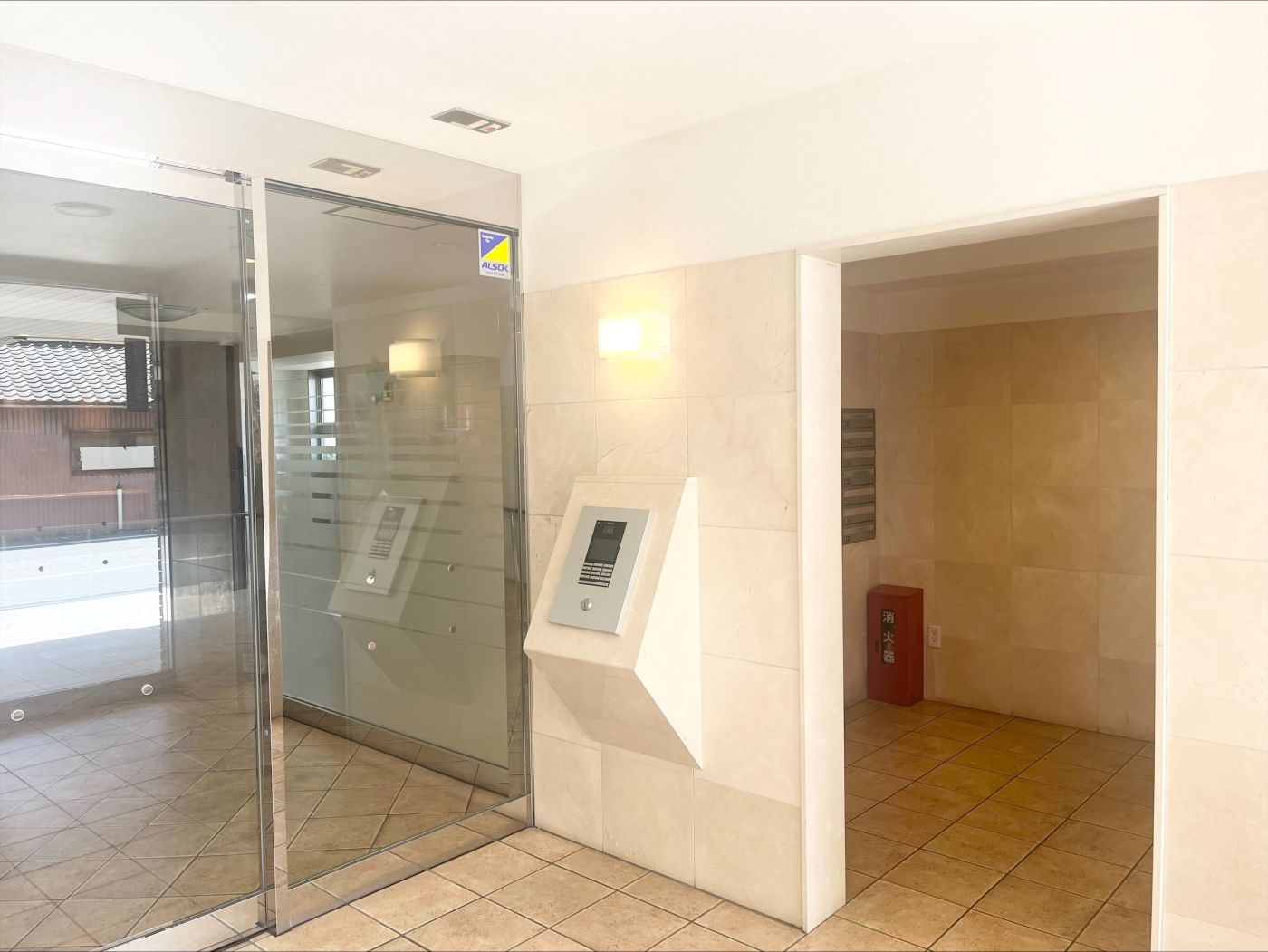 オートロックで安心 写真撮影日：4/6/26, 12:00 AM