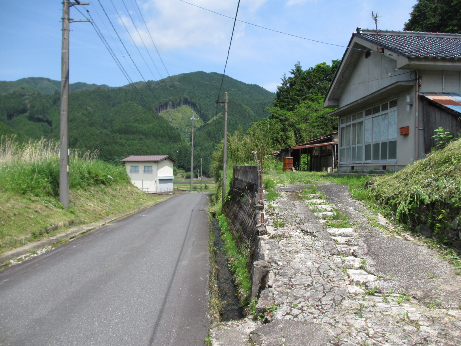 前面道路 写真撮影日：6/7/23, 12:00 AM