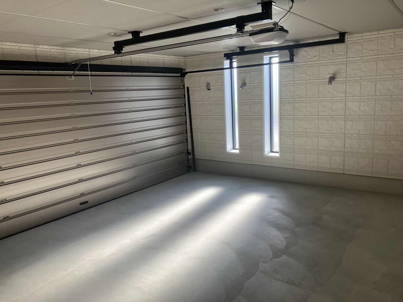 ガレージ 写真撮影日：8/20/25, 12:00 AM