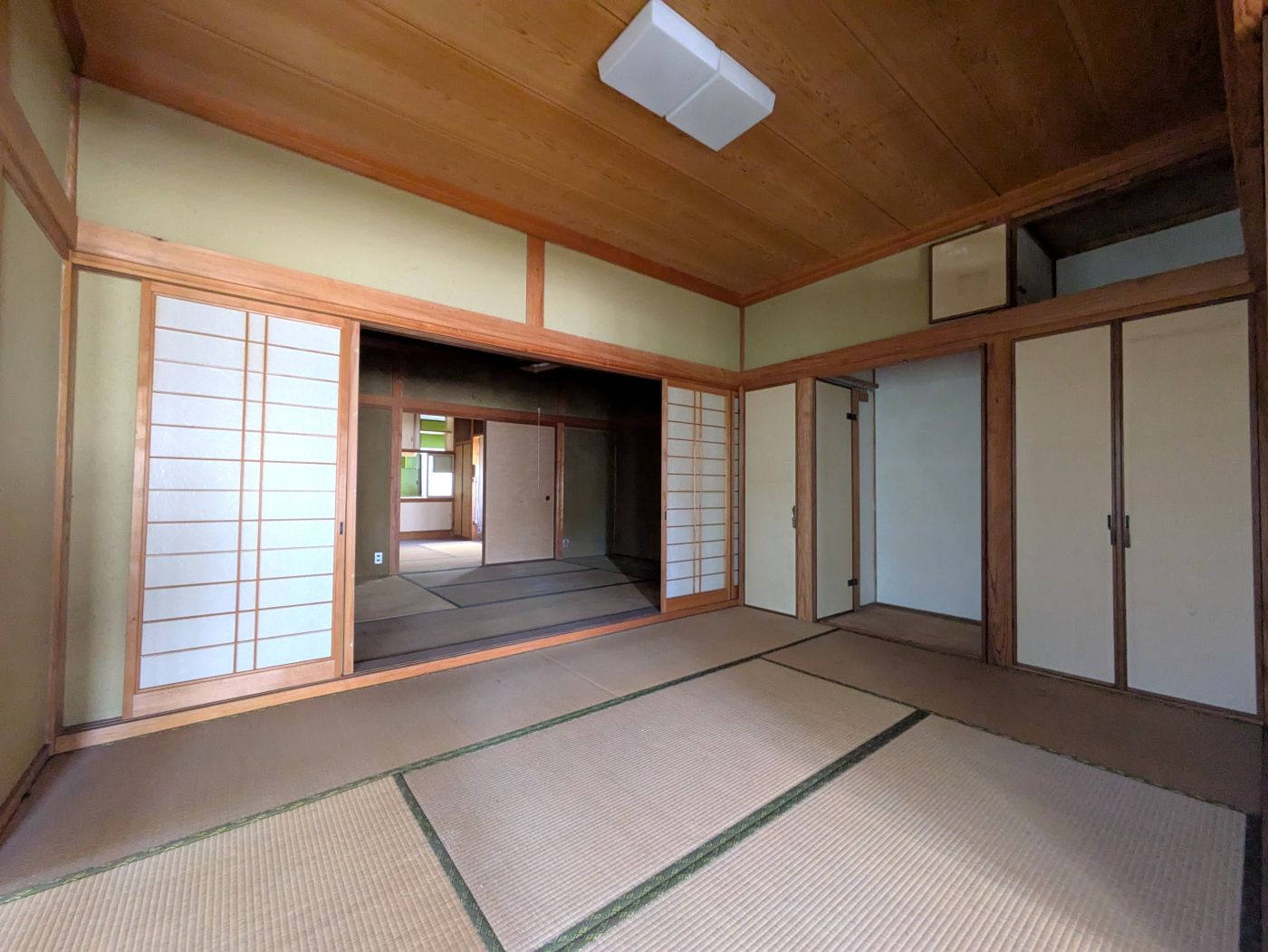 和室　東から2部屋め