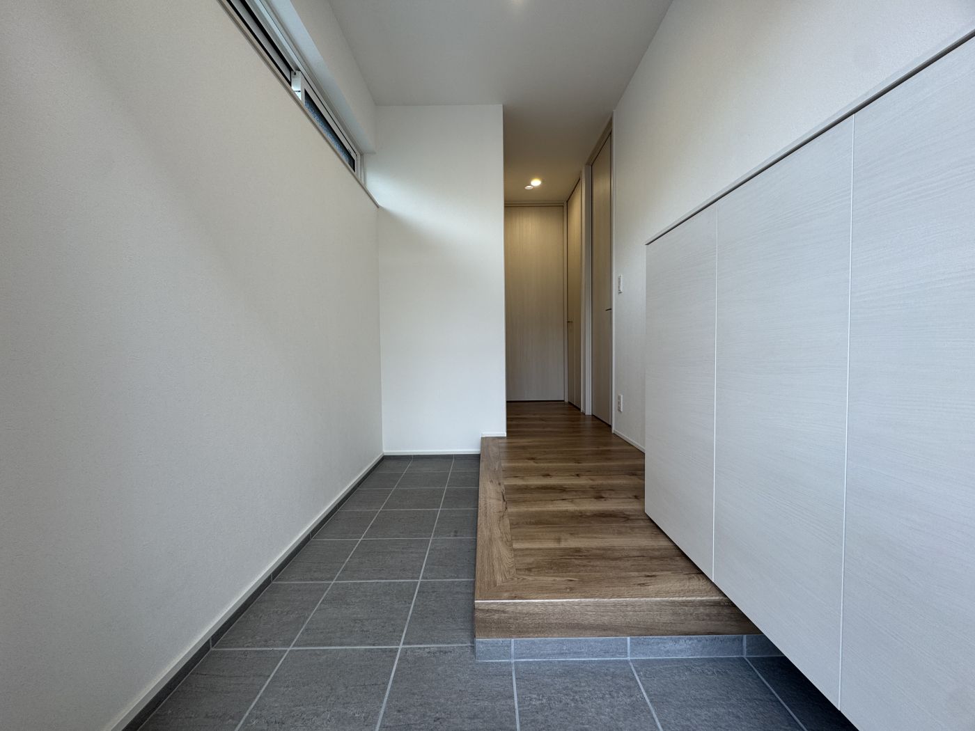 玄関中 写真撮影日：10/18/25, 12:00 AM