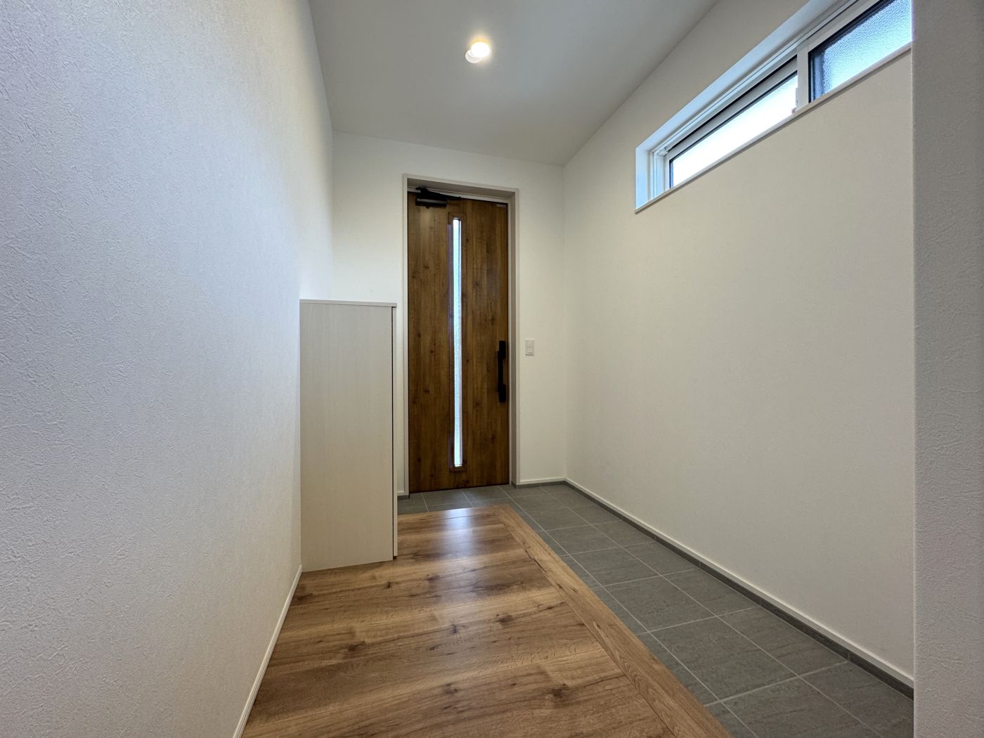 玄関中 写真撮影日：10/18/25, 12:00 AM