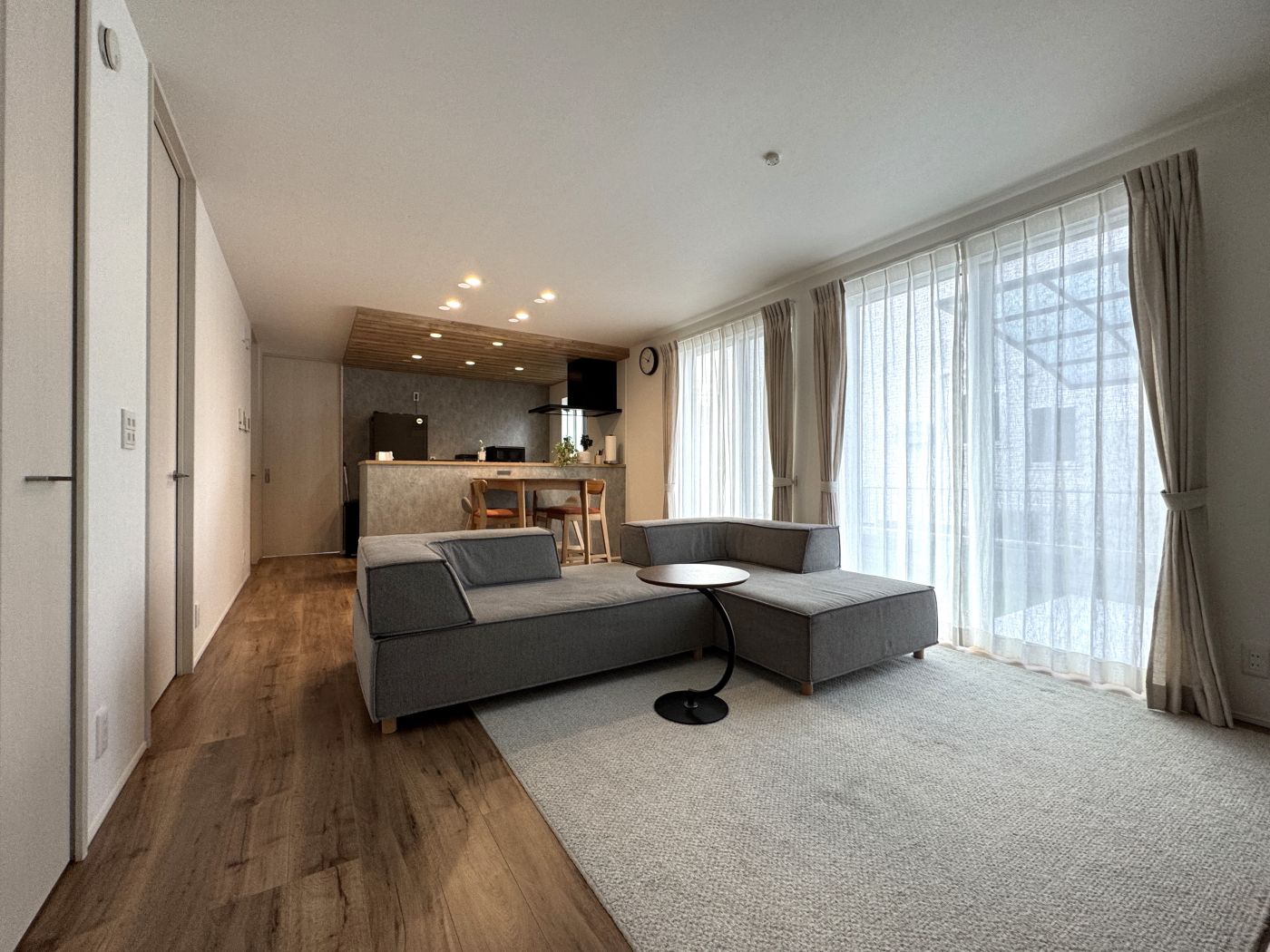 リビング 写真撮影日：10/18/25, 12:00 AM