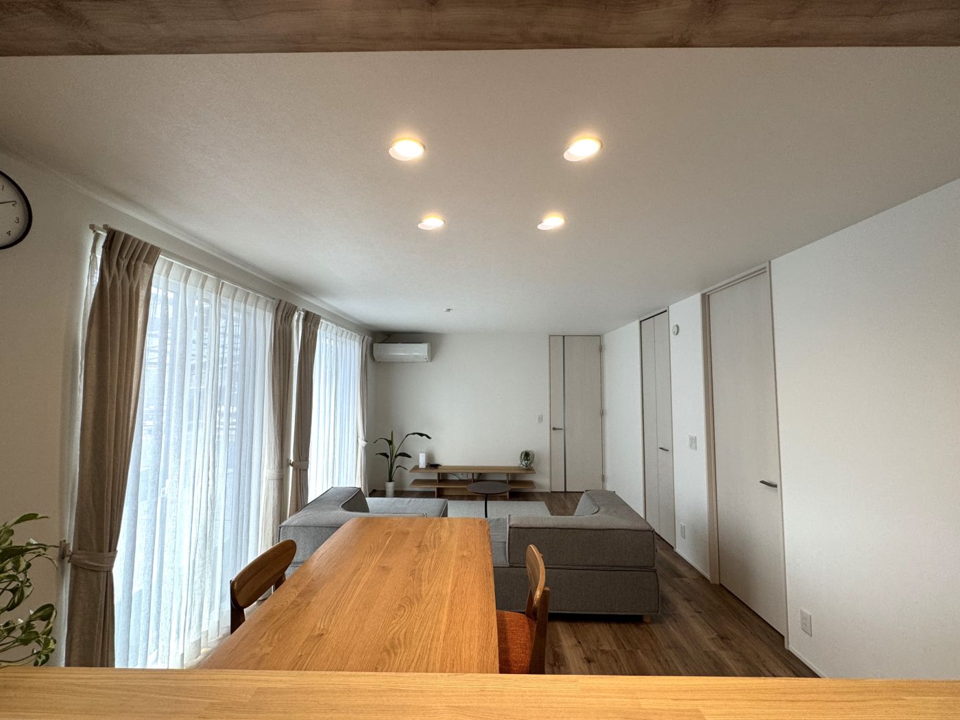 リビング 写真撮影日：10/18/25, 12:00 AM