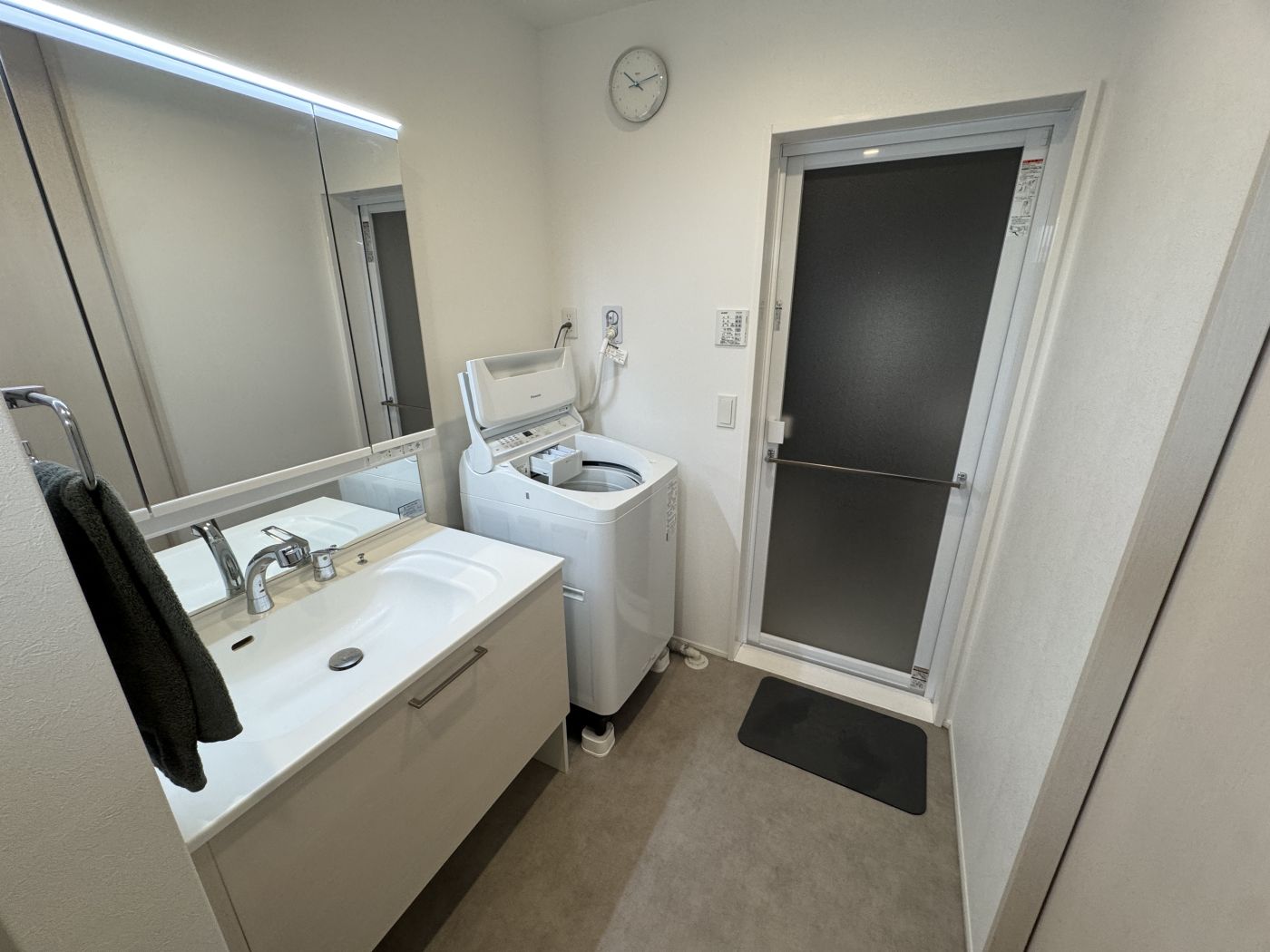 浴室 写真撮影日：10/18/25, 12:00 AM