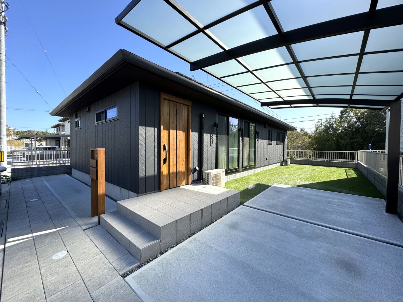 玄関外 写真撮影日：10/18/25, 12:00 AM