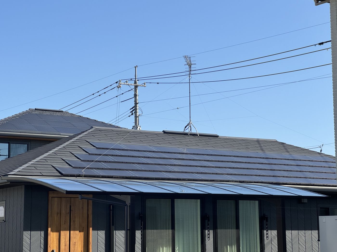太陽光パネル 写真撮影日：10/18/25, 12:00 AM