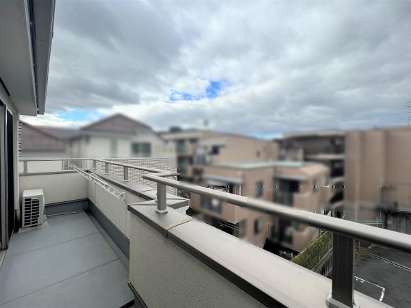 バルコニー  写真撮影日：2024-10-13