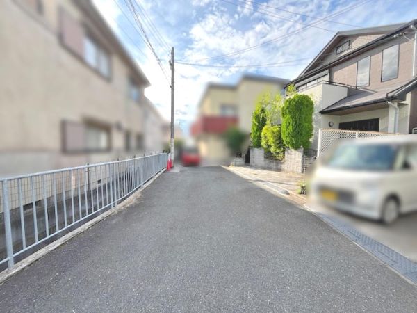 前面道路含む現地写真  写真撮影日：2024-10-12