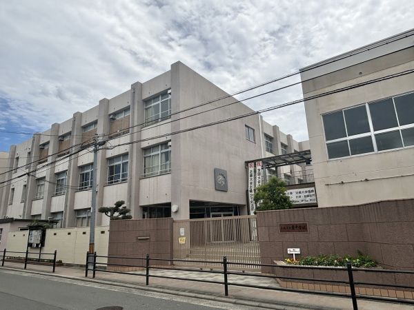 大阪市立菫中学校 860m 写真撮影日：2024-11-03 