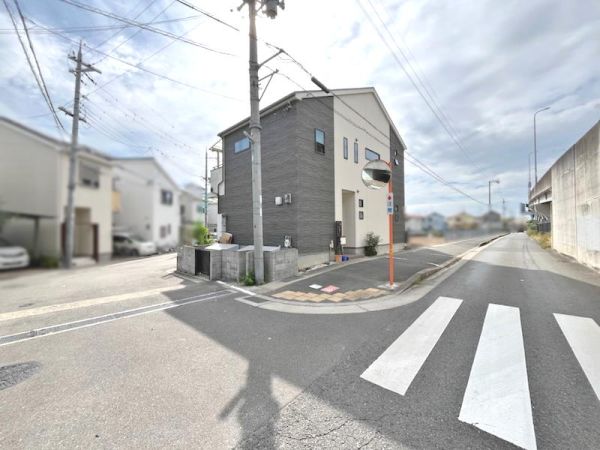 前面道路含む現地写真  写真撮影日：2024-11-01