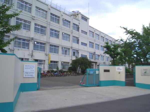 市立桜台小学校 810m 写真撮影日：2024-11-01 