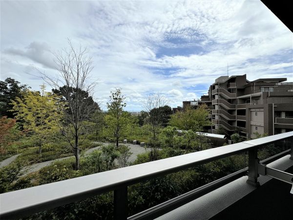 住戸からの眺望写真  写真撮影日：2024-10-03