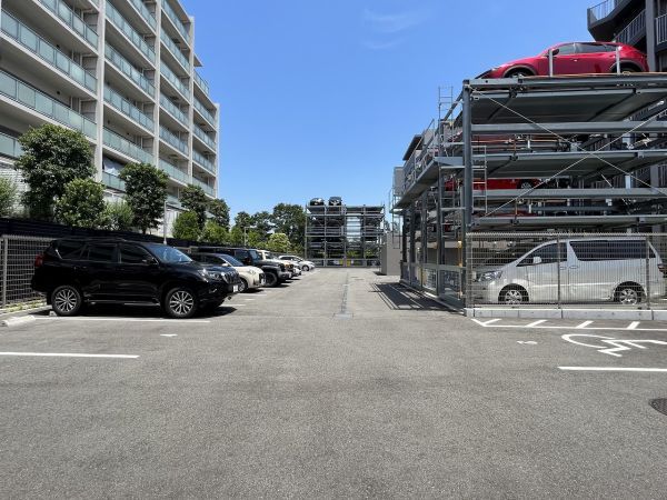 駐車場(共用設備)  写真撮影日：2023-07-04