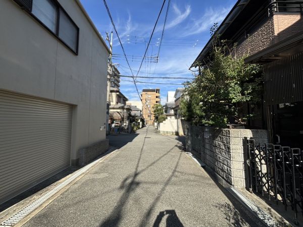 前面道路含む現地写真  写真撮影日：2025-03-01