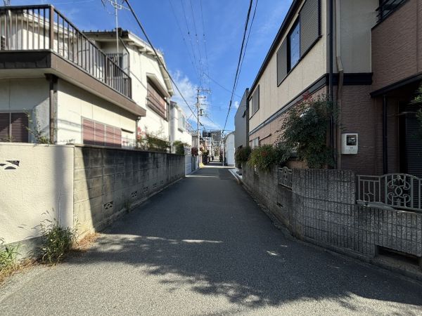 前面道路含む現地写真  写真撮影日：2025-03-01