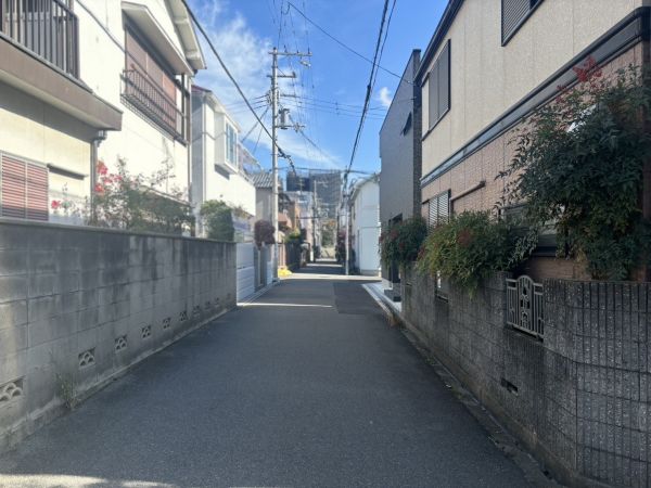 前面道路含む現地写真  写真撮影日：2025-03-01