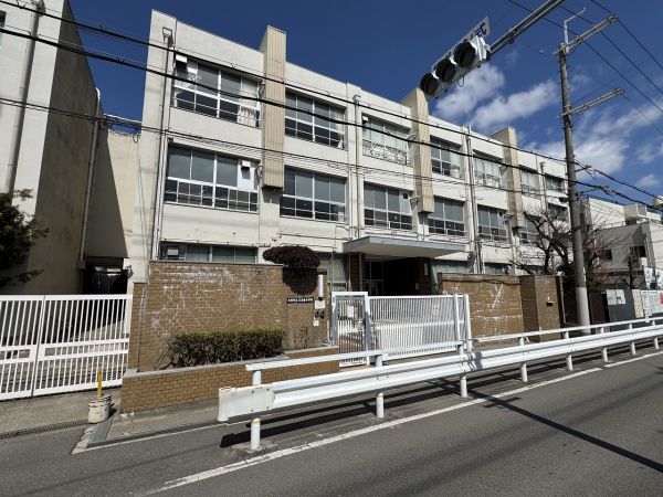 三津屋小学校 300m 写真撮影日：2025-03-13 