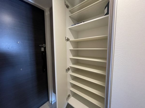 玄関  写真撮影日：2025-03-15