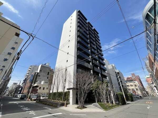 地下鉄千日前線「阿波座」駅へ徒歩8分の立地。2018年2月築、地上13階建マンションです。