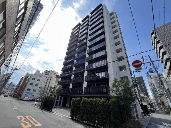 ペット飼育可能マンション(規約有)。共用部には宅配ボックスがあり、不在時も荷物の受取が可能です。