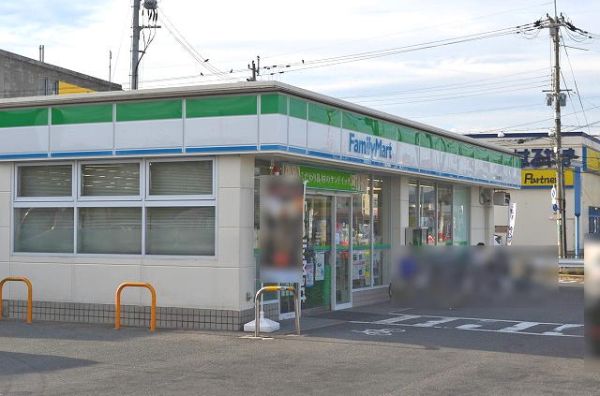 ファミリーマート高槻大塚店 190m 写真撮影日：2025-03-15 