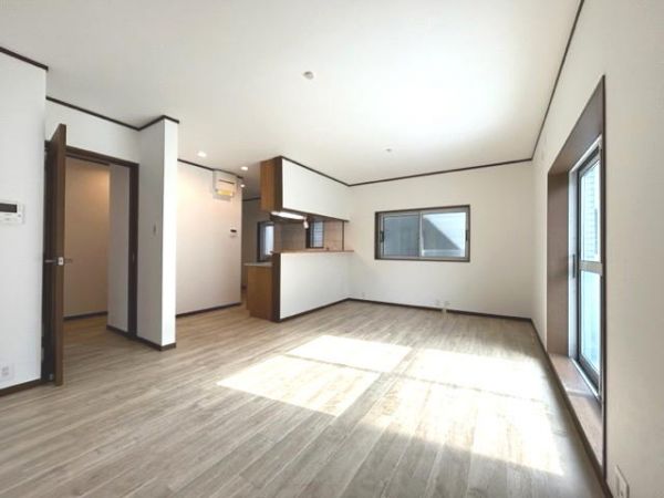 リビング  写真撮影日：2023-11-24