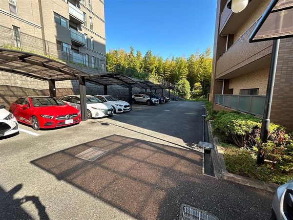 駐車場(共用設備)  写真撮影日：2025-04-17