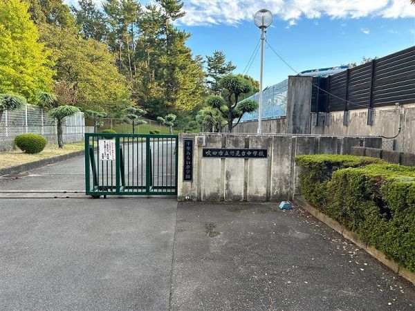 吹田市立竹見台中学校 1300m 写真撮影日：2023-10-16 