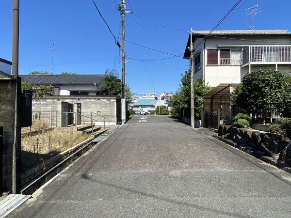 前面道路含む現地写真  写真撮影日：2024-10-21