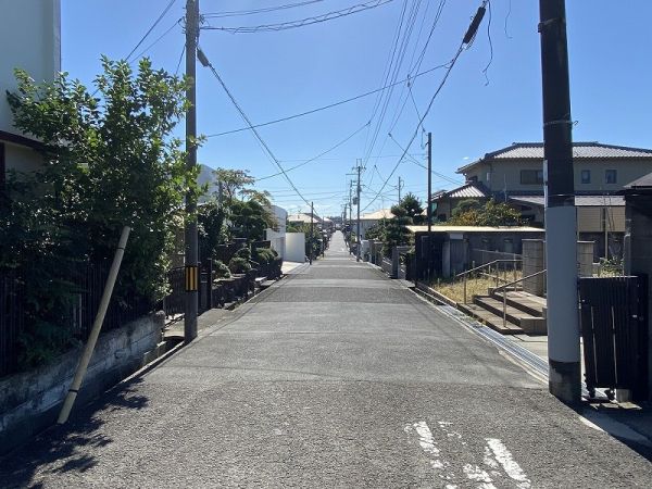 前面道路含む現地写真  写真撮影日：2024-10-21